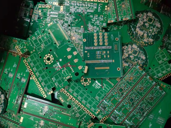 探索 PCB 高频线路板的技术与应用（性能优化与设计考量解析）第1张